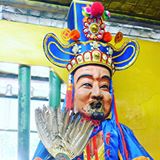 One of the nice things of having overseas guests is that you get to revisit your favourite spots in town again. Like the Lian  Shan Shuang Lin Monastery. On the grounds of this Buddhist temple is also a Taoist temple. The deities in thisTaoist temple at Tao Payoh are dressed up and wear fabulous hats. Love it! Especially as a pom pom lover;-). #taoism #taopayoh #temple #deities #singapore #yoursingapore #instasg #pompom #igsg #sgig